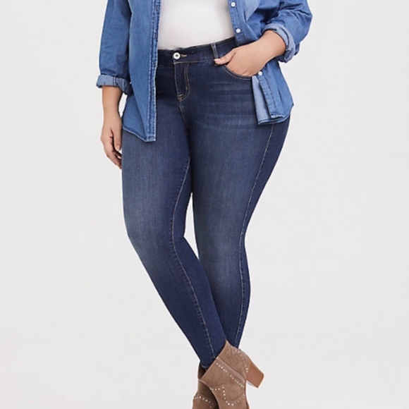 Torrid Bombshell Skinny Jean Premium Dark Wash - Picture 3 of 12